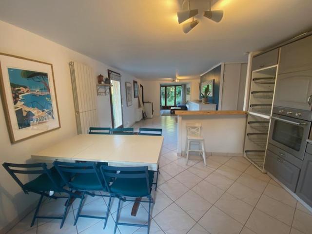 Joli Rez-De-Villa 80 M2 Proche Mer Carqueiranne Exteriör bild
